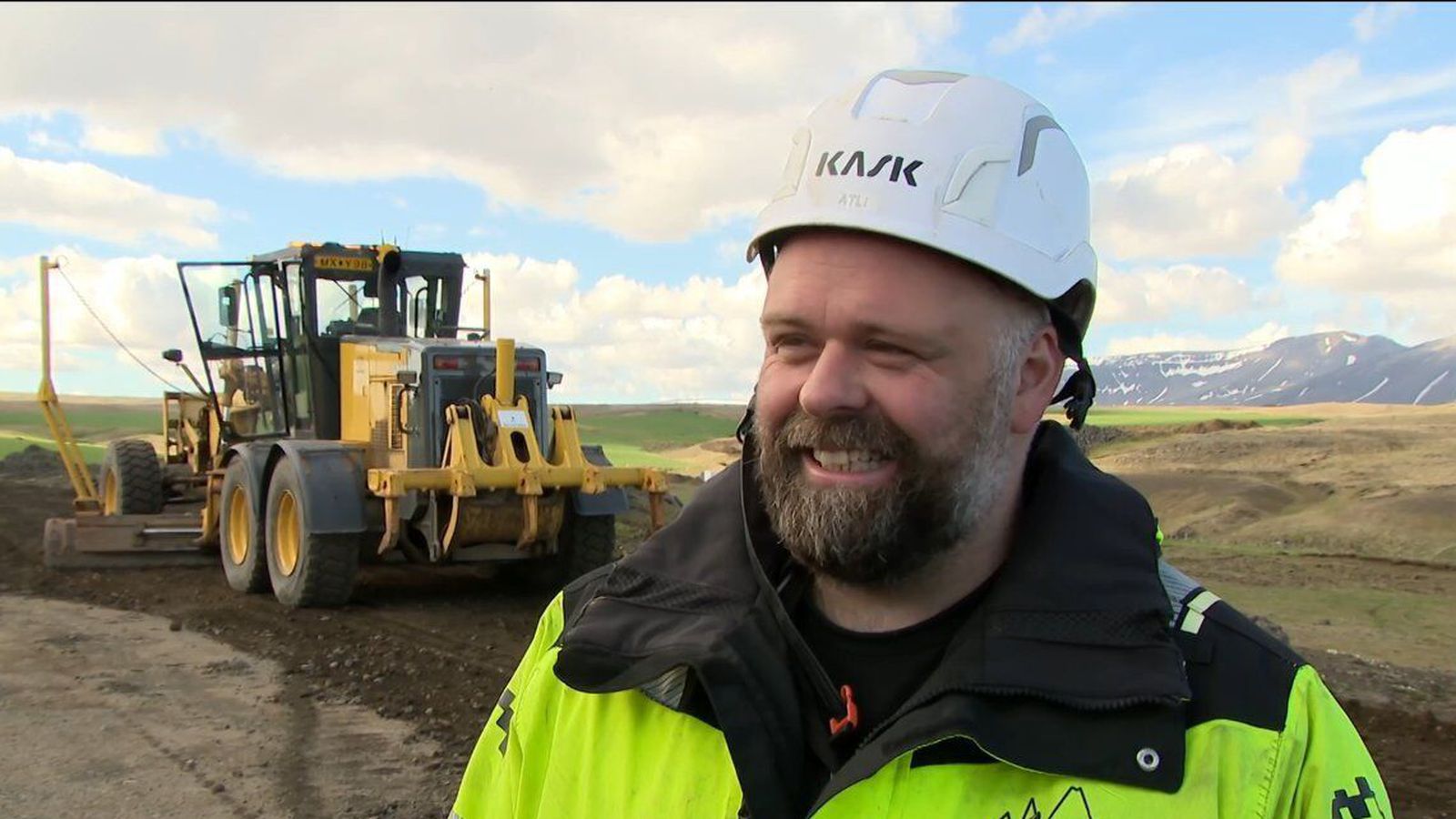 Mal­bika í gegnum hólana í Vatns­dal
