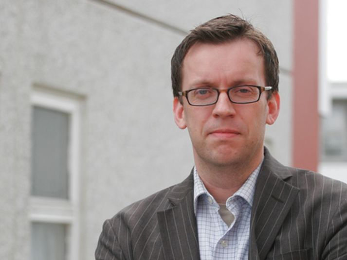 Fyrir hópnum sem lét framkvæma könnunina fer Birgir Tjörvi Pétursson.