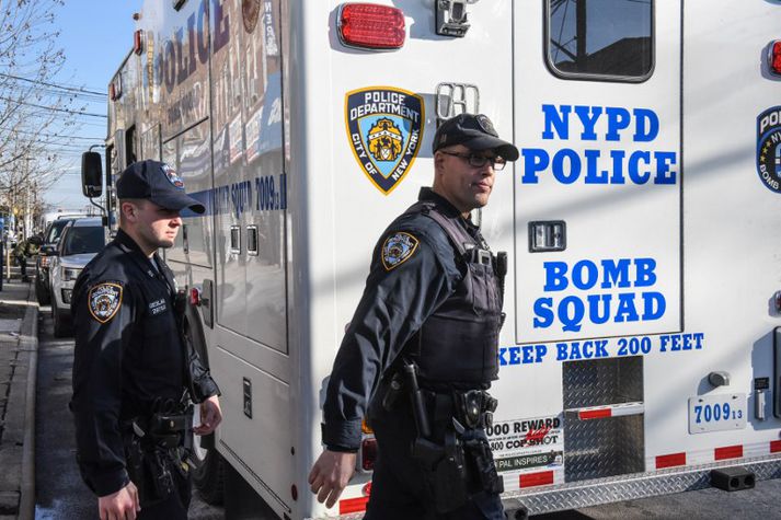 Mikill viðbúnaður var hjá lögreglu eftir að sprengjan sprakk í neðanjarðarlestarstöð í gær.