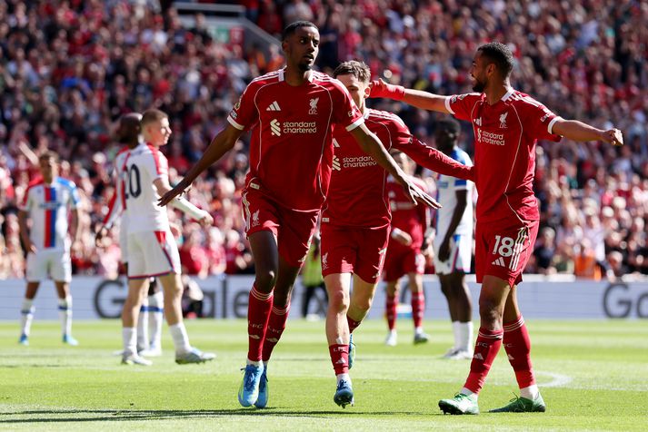 Alexander Isak kom Liverpool á bragðið tíu mínútum fyrir hálfleik.