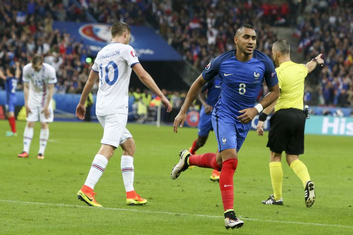 Dimitri Payet fagnar markinu sínu á móti Íslandi.