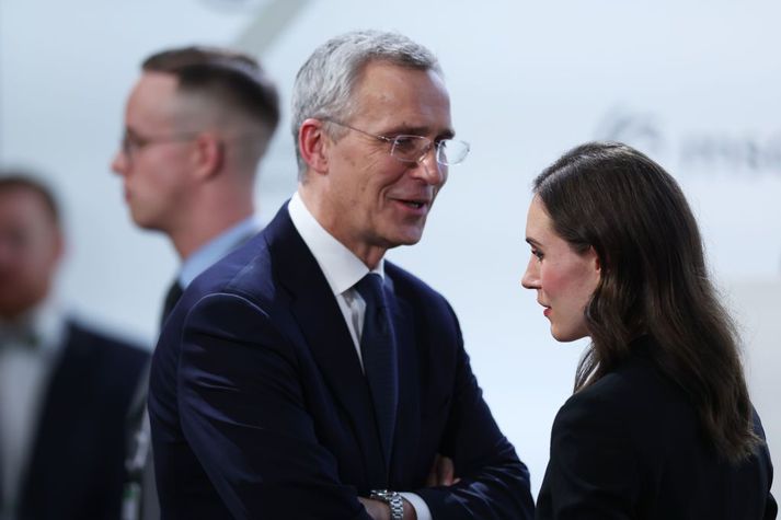 Forsætisráðherra Finnlands ræðir við Jens Stoltenberg, framkvæmdastjóra NATO.