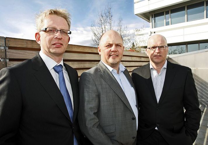 Þeir stýra rekstrinum Milli Alexanders og Eiríks Þórs Eiríkssona, stofnenda Tölvuþjónustunnar SecurStore á Akranesi, stendur Örn Gunnarsson nýráðinn framkvæmdastjóri. Allir eru þeir Akurnesingar og ætla sér stóra hluti með fyrirtæki sitt utan landsteinanna. Markaðurinn/Anton
