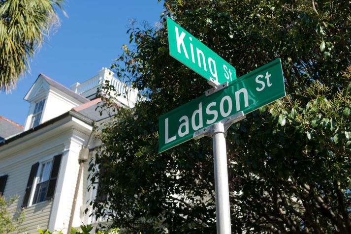 Fréttamiðlar í Bandaríkjunum tala um að maðurinn hafi verið „óángður starfsmaður.“