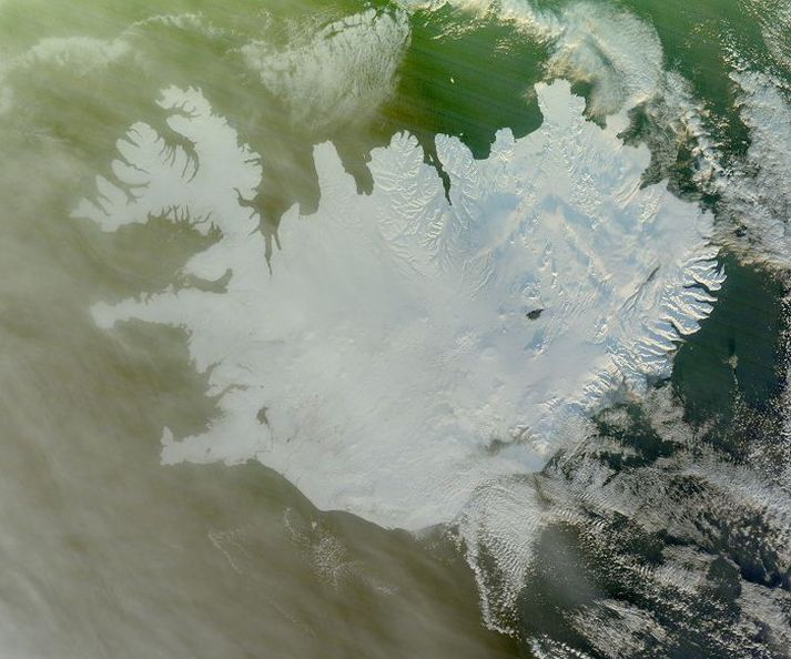 Holuhraun er eins og lítill fæðingarblettur á vetrarklæddu Íslandi.