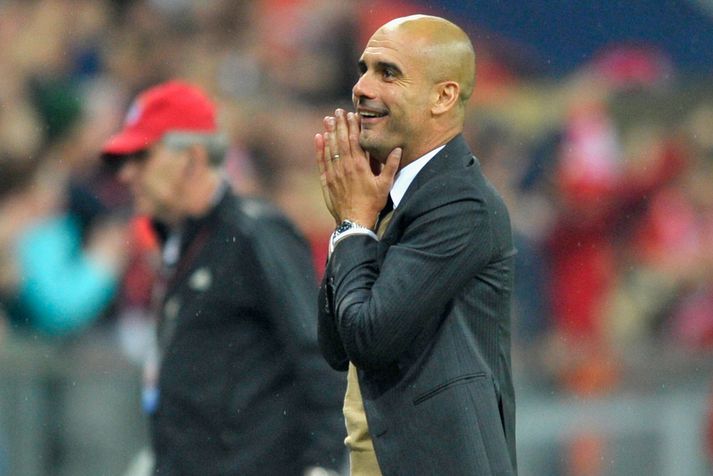 Pep Guardiola skilur ekki hvað er að gerast í gærkvöldi.