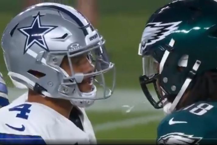 Jalen Carter hrækir á Dak Prescott þegar aðeins sex mínútur voru liðnar af leiknum.
