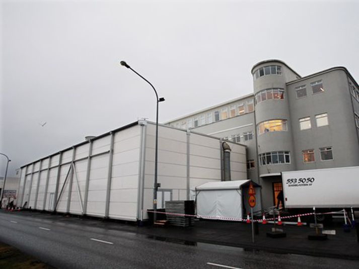 Komið hefur verið upp viðbót við Listasafn Reykjavíkur vegna brúðkaups aldarinnar.