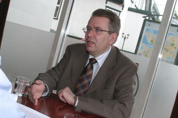 Ástþór Magnússon ætlar að reka útvarpsstjóra.