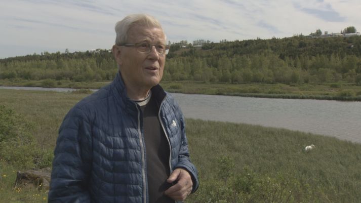 Reynir Vilhjálmsson hefur ritað bók um Elliðaárdal og býr skammt frá Árbæjarlóni.