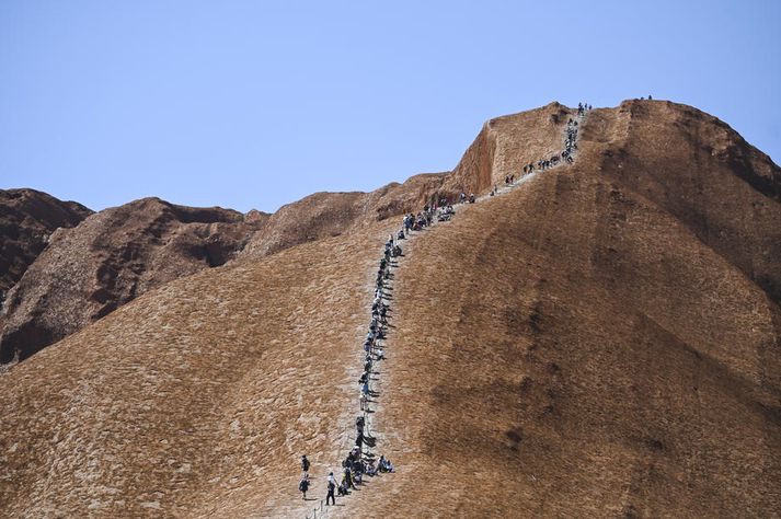 Örtröð myndaðist á leiðinni upp á Uluru í morgun.