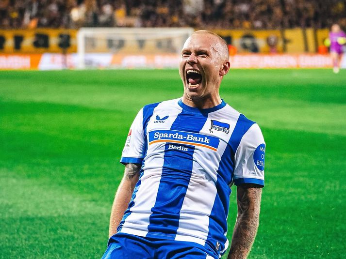 Jón Dagur Þorsteinsson fagnar öðru marki sínu gegn Dresden í kvöld.