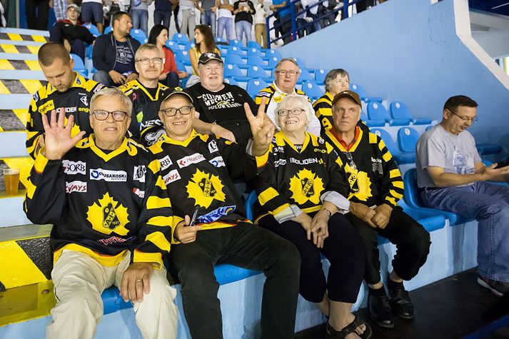 Stuðningsmenn sænska íshokkíliðsins Skellefteå AIK fá áfram að fjölmenna á leiki ef þeir eru bólusettir.