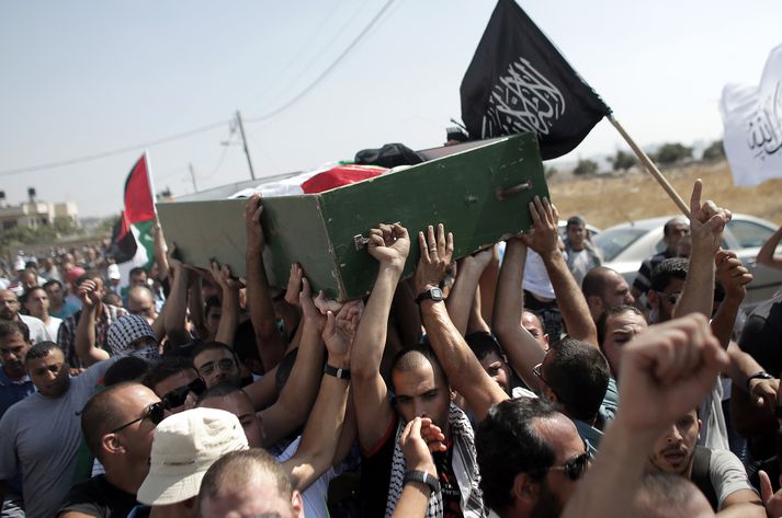 Mikil spenna var í austurhluta Jerúsalems vegna útfarar palestínska táningsins Mohammed Abu Khdair.