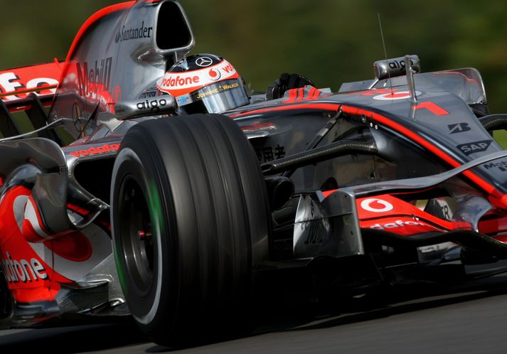 Fernando Alonso í McLaren-bifreið sinni.