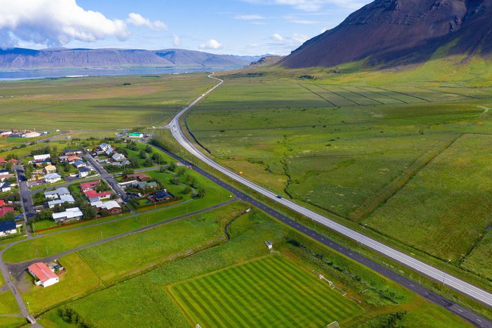 Slysið varð á Vesturlandsvegi á Kjalarnesi nærri Hvalfjarðargöngum.