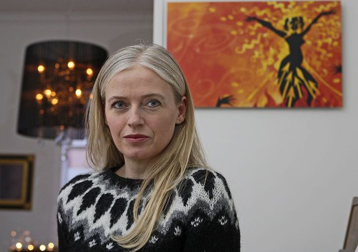 Seldi heila sýningu til Danmerkur og fagnar því að verkin fái að fylgjast að.fréttablaðið/vilhelm