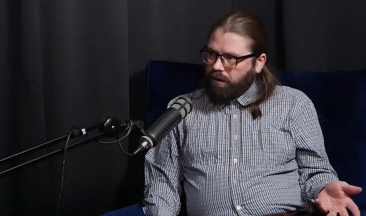 Helgi Hrafn Gunnarsson segist ekki geta samþykkt að það sé í lagi að meiða fólk til hlýðni við skoðanir.