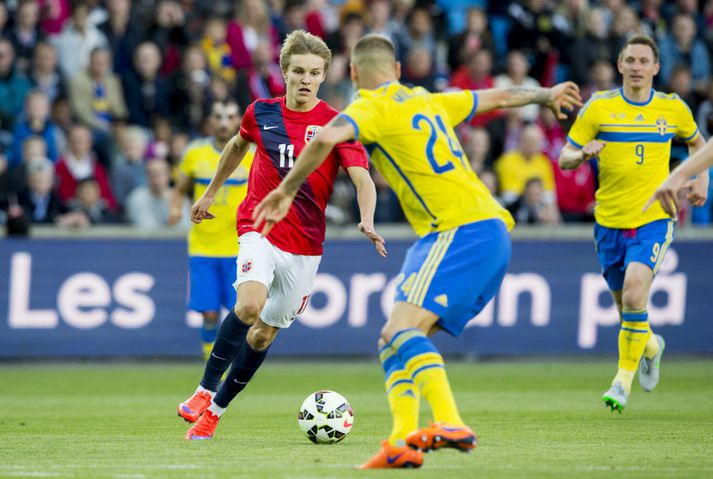 Ödegaard í leiknum gegn Svíum í kvöld.