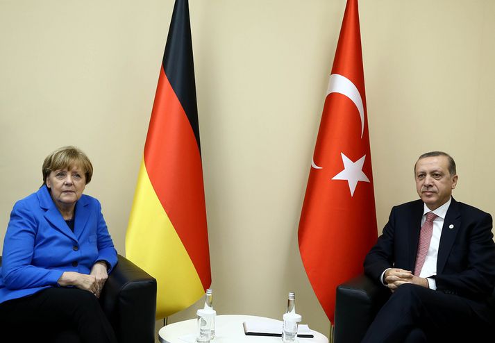 Angela Merkel kanslari Þýskalands og Erdogan forseti Tyrklands á fundi á loftslagsráðstefnunni í París í fyrra.
