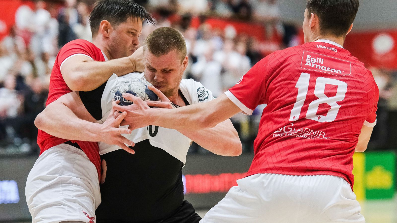 Upp­gjörið: FH - Valur 37-36 | FH knúði fram odda­leik í maraþonleik