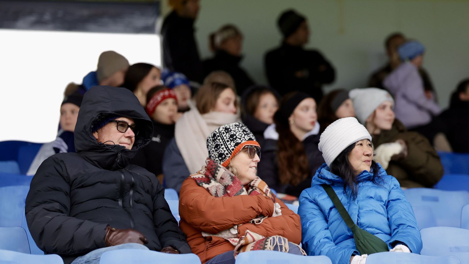 Suð­vestan­átt með skúrum og slydduéljum