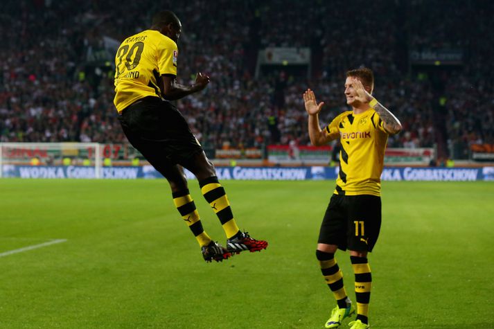 Marco Reus og Adrian Ramos fagna þriðja marki Borussia Dortmund í kvöld.