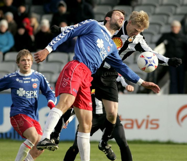 Ásgrímur í baráttu við Rúnar Kristinsson, leikmann KR, í sumar.