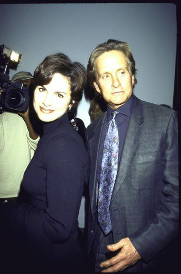 Elizabeth Vargas ásamt Michael Douglas í partýi hjá Rolling Stones, árið 1998.