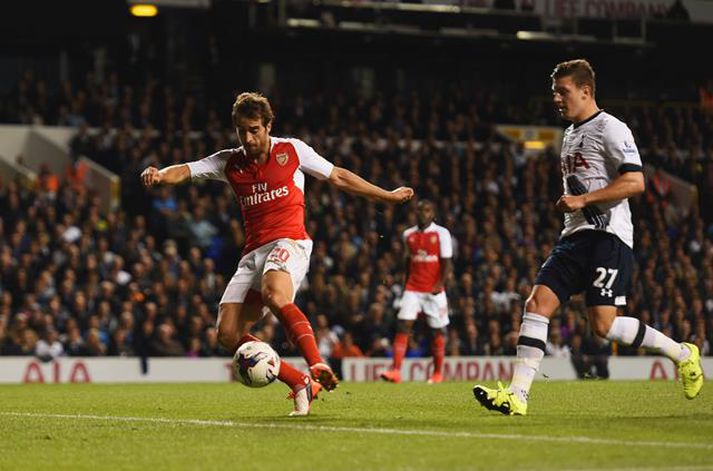 Flamini skorar fyrra mark sitt.