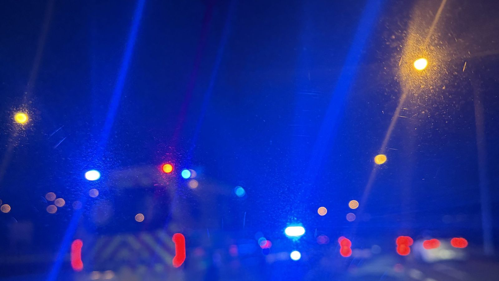 Á­rekstur á Vestur­lands­vegi tefur um­ferð