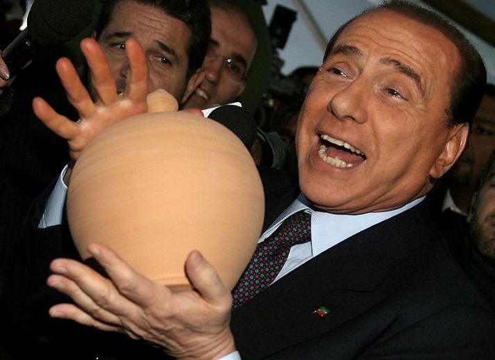 Silvio Berlusconi er að skilja eftir 30 ára hjónaband.
