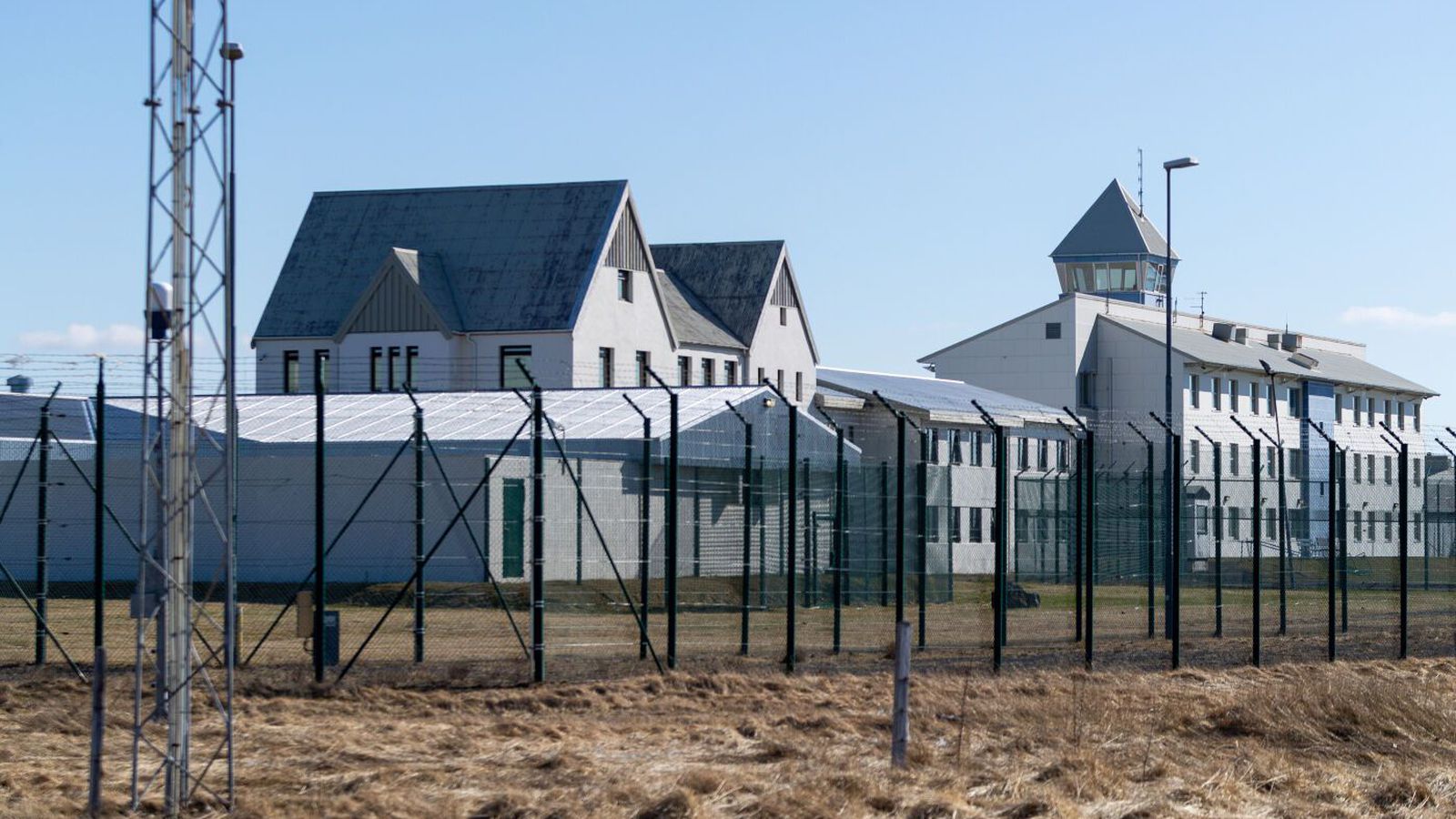 Fjöru­tíu föngum fylgt úr landi fyrstu níu mánuði ársins