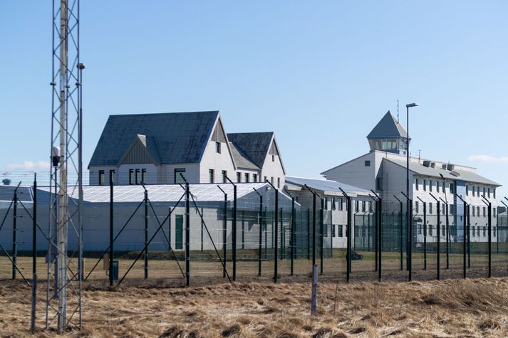 Eftir að hafa afplán þriðjung refsingar má vísa erlendum brotamönnum úr landi. 