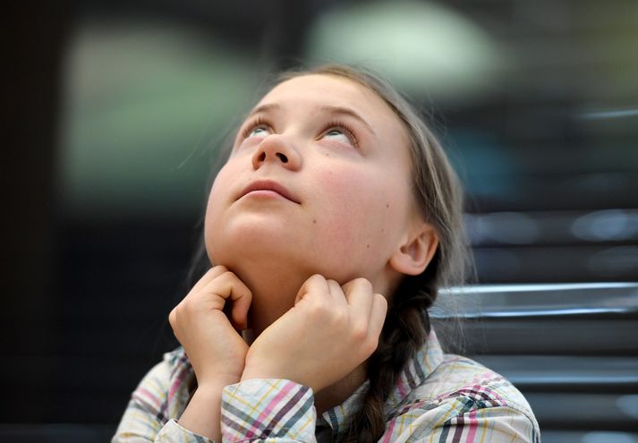 Greta Thunberg er 16 ára gömul. Hún hóf svonefnt loftslagsverkfall til að krefjast aðgerða gegn loftslagsbreytingum fyrir utan sænska þingið. Verkföllin hafa síðan getið af sér hreyfingu ungs fólks víða um heim.