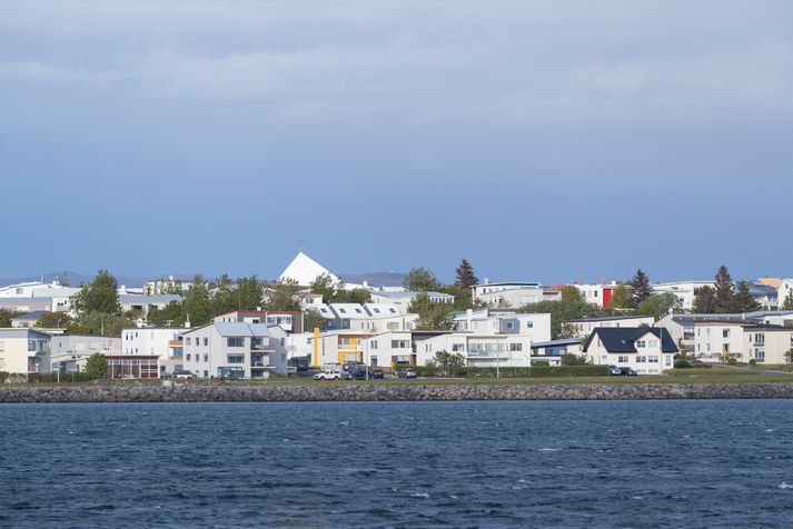 Bæjarmeirihlutinn á Seltjarnarnesi hefur beðist afsökunar vegna óánægju með námsmat í grunnskóla bæjarins.