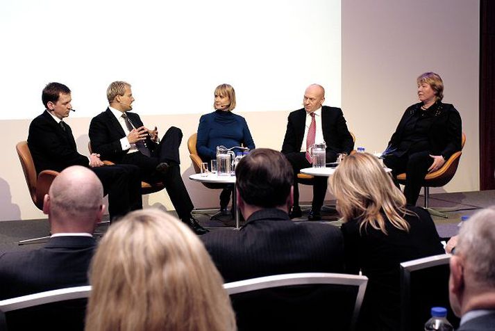 Niðurstöður Viðskiptaþings ræddu í gær Hreiðar Már Sigurðsson, Róbert Wessman, Þóra Arnórsdóttir sem stýrði umræðum, Tryggvi Þór Herbersson og Katrín Pétursdóttir. 