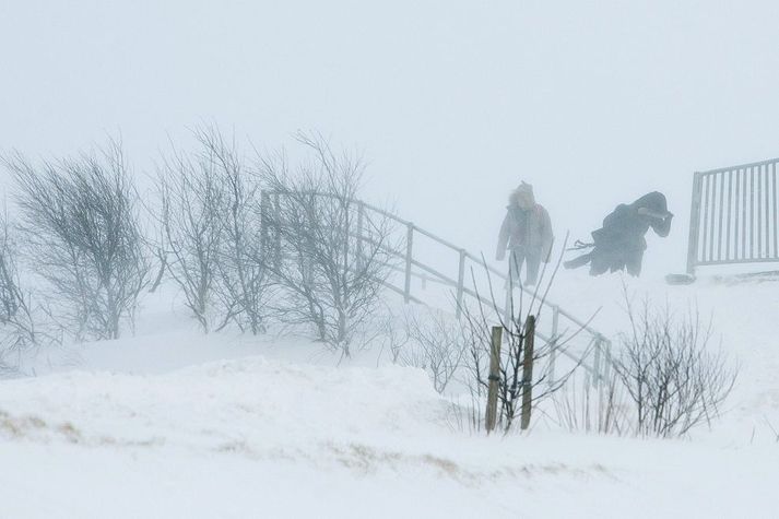 Allt að 40-50 m/s á norðanverðu Snæfellsnesi frá því um kl. 15 og fram á kvöld.