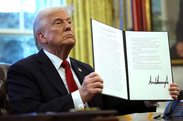 Trump hefur undirritað yfir hundrað tilskipanir eftir að hann tók við embætti á ný.
