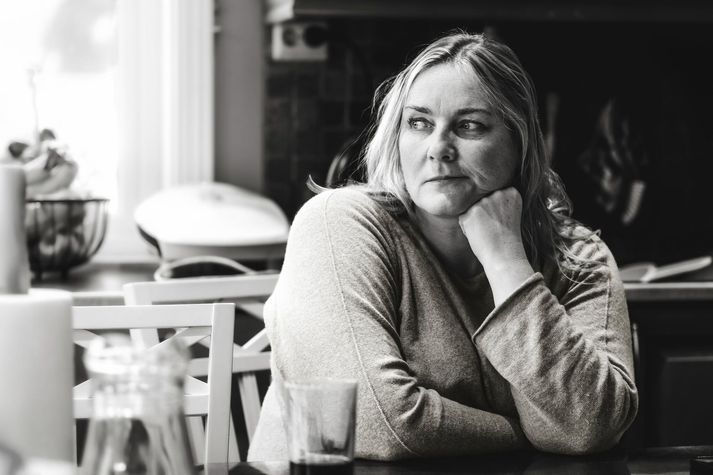 Ingibjörg greindist með ALS vorið 2024, fyrir tæpum tveimur árum. Lifun eftir greiningu er venjulega á bilinu tvö til fimm ár en pabbi hennar, sem er með nákvæmlega sömu genabreytingu, er enn á lífi níu árum eftir greiningu. Hann fékk lyfið tofersen, sem Ingibjörg fær ekki.