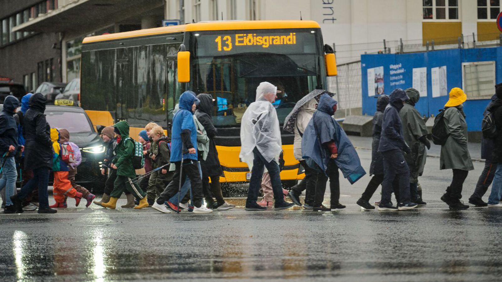 Lægð suð­vestan úr hafi væntan­leg til landsins