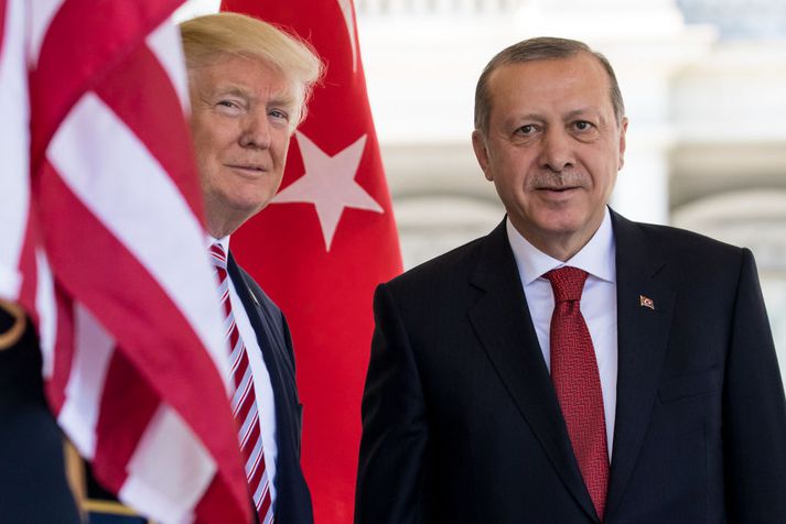 Öryggisverðir Erdogan réðust á mótmælendur við tyrkneska sendiráðið þegar hann kom til Washington-borgar að hitta Trump í maí.