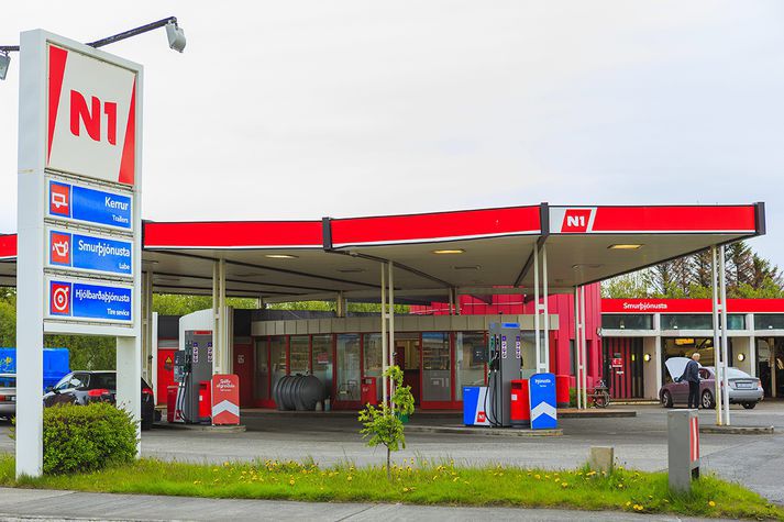 Tæplega tíu prósenta samdráttur var í sölu á bensíni hjá N1 á þriðja ársfjórðungi.