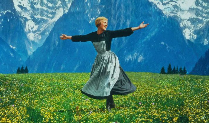 Julie Andrews fór með hlutverk Mariu von Trapp í kvikmyndinni The Sound of Music.