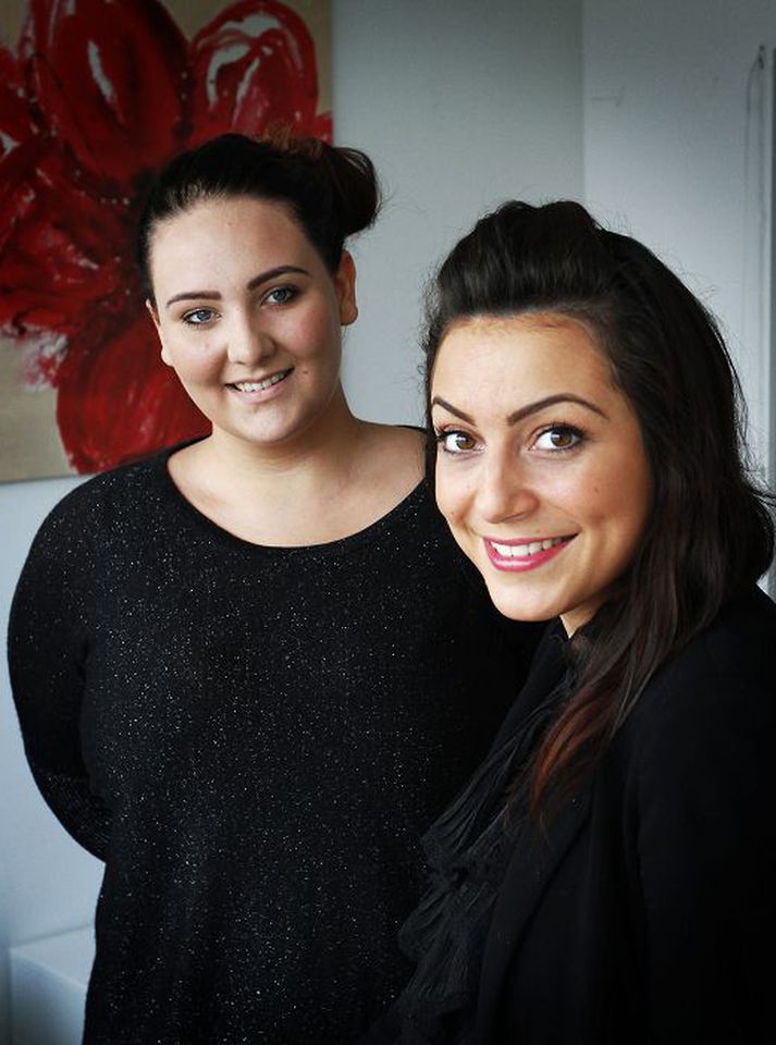 Gerður Huld Arinbjarnardóttir, til vinstri, og Rakel Ósk Orradóttir. Fyrirtækið Sambandsmiðlun skipuleggur hraðstefnumót sem hafa slegið í gegn. 
