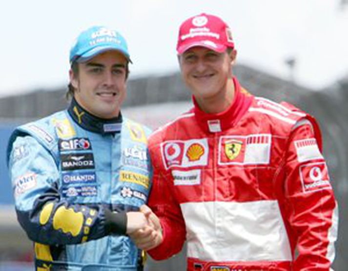 Fernando Alonso og Michael Schumacher gætu mætt hvorum öðrum á knattspyrnuvellinum í framtíðinni.
