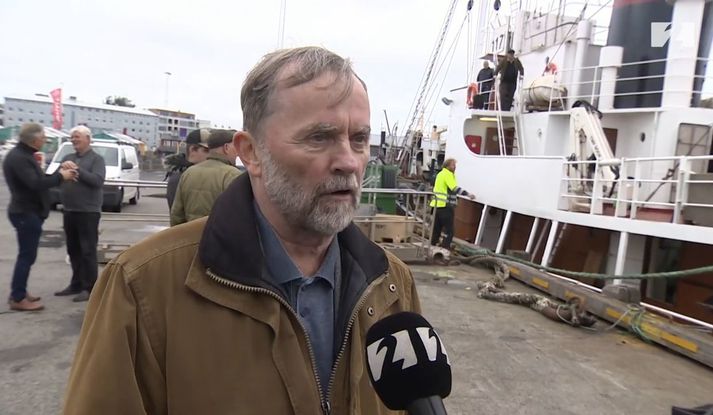 Kristján Loftsson, forstjóri Hvals hf., í Reykjavíkurhöfn í gær við brottför hvalbátanna.