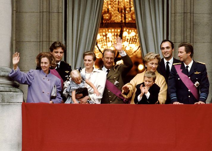 Belgíska konungsfjölskyldan á krýningardegi Alberts II, 9. ágúst 1993.Filippus prins er fremst til hægti á myndinni.