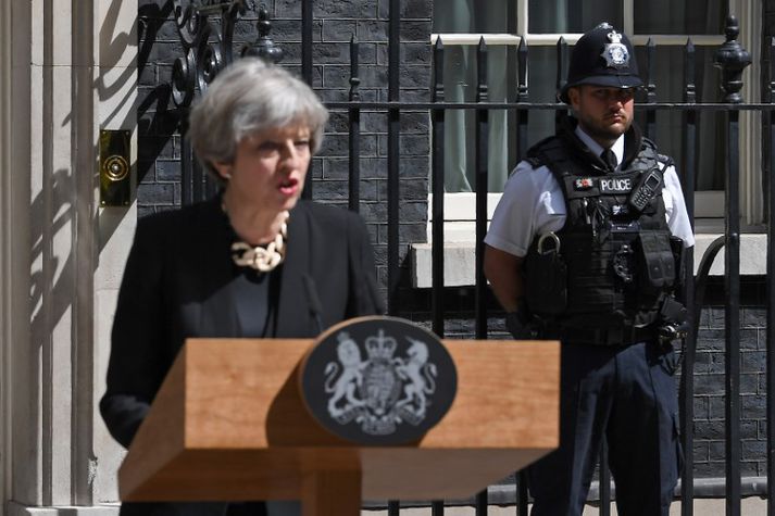 Theresa May las yfirlýsingu í Downing stræti í morgun.