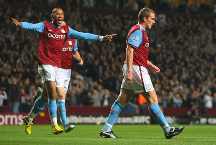 Richard Dunne eftir markið sitt í kvöld.